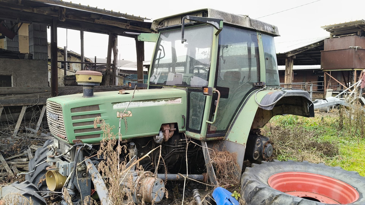 Fendt 309 - na części - tłumik wydech - Traktor: das Bild 1 Fendt 309 - na części - tłumik wydech - Traktor: das Bild 1