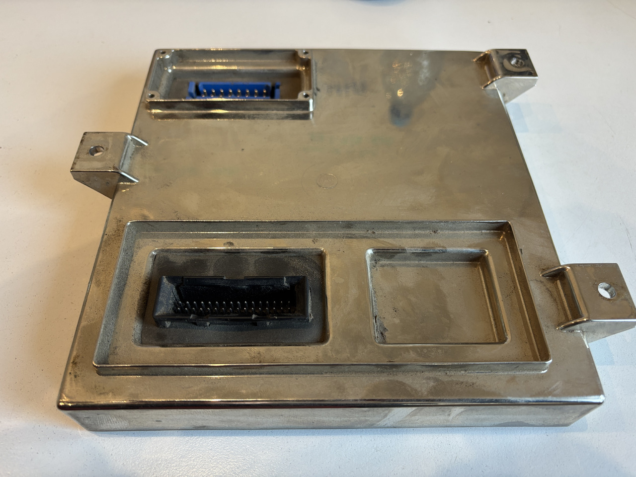 Fiat New Holland G170 G190 G210 G240 - sterownik silnika ECU 86512103 86013117 86025963 - Steuergerät für Landmaschine: das Bild 4 Fiat New Holland G170 G190 G210 G240 - sterownik silnika ECU 86512103 86013117 86025963 - Steuergerät für Landmaschine: das Bild 4