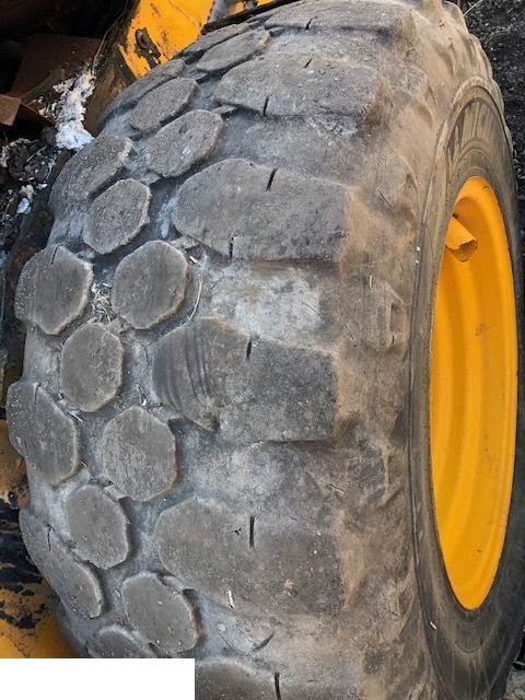 JCB 460/70r24 - Koła / Opony - Komplettrad für Landmaschine: das Bild 1 JCB 460/70r24 - Koła / Opony - Komplettrad für Landmaschine: das Bild 1