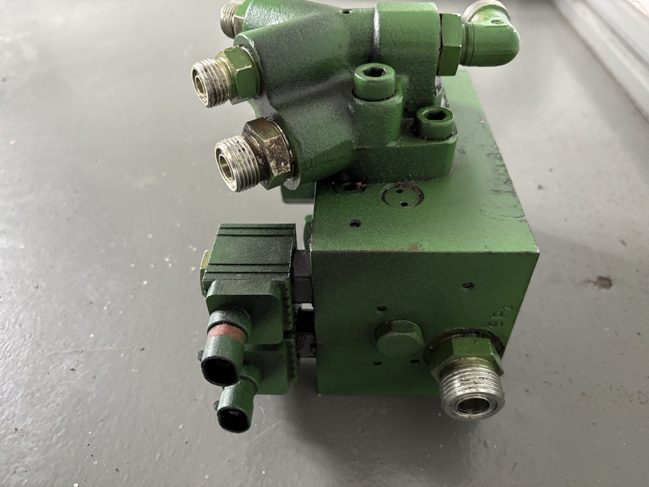 John Deere 6010 6110 6210 6310 6410 Blok Zaworowy TLS AL116954 - Hydraulik ventil für Landmaschine: das Bild 3 John Deere 6010 6110 6210 6310 6410 Blok Zaworowy TLS AL116954 - Hydraulik ventil für Landmaschine: das Bild 3