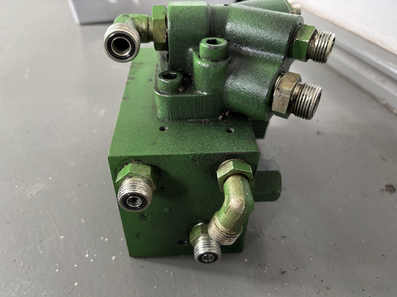 John Deere 6010 6110 6210 6310 6410 Blok Zaworowy TLS AL116954 - Hydraulik ventil für Landmaschine: das Bild 4 John Deere 6010 6110 6210 6310 6410 Blok Zaworowy TLS AL116954 - Hydraulik ventil für Landmaschine: das Bild 4