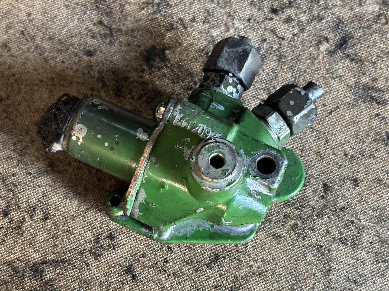 John Deere 6010 6110 6210 6506 6600 Obudowa zaworu elektromagnetycznego L112092 - Hydraulik ventil für Landmaschine: das Bild 1 John Deere 6010 6110 6210 6506 6600 Obudowa zaworu elektromagnetycznego L112092 - Hydraulik ventil für Landmaschine: das Bild 1