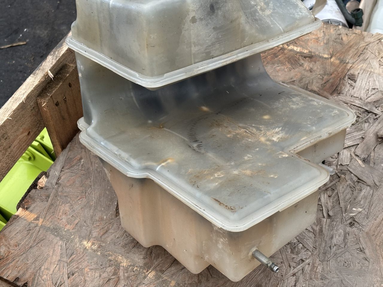 John Deere 7R 210 230 250 310 7210R 7250R Zbiornik Wyrównawczy RE579843 - Ausgleichsbehälter für Landmaschine: das Bild 1 John Deere 7R 210 230 250 310 7210R 7250R Zbiornik Wyrównawczy RE579843 - Ausgleichsbehälter für Landmaschine: das Bild 1