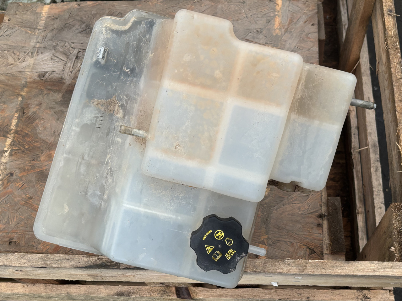 John Deere 7R 210 230 250 310 7210R 7250R Zbiornik Wyrównawczy RE579843 - Ausgleichsbehälter für Landmaschine: das Bild 3 John Deere 7R 210 230 250 310 7210R 7250R Zbiornik Wyrównawczy RE579843 - Ausgleichsbehälter für Landmaschine: das Bild 3