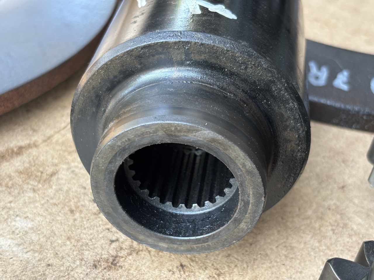 John Deere 7RXXX 7R330 7R 330 Sprzęgło wielowypustowe R298138 - Kupplung und Teile für Landmaschine: das Bild 3 John Deere 7RXXX 7R330 7R 330 Sprzęgło wielowypustowe R298138 - Kupplung und Teile für Landmaschine: das Bild 3