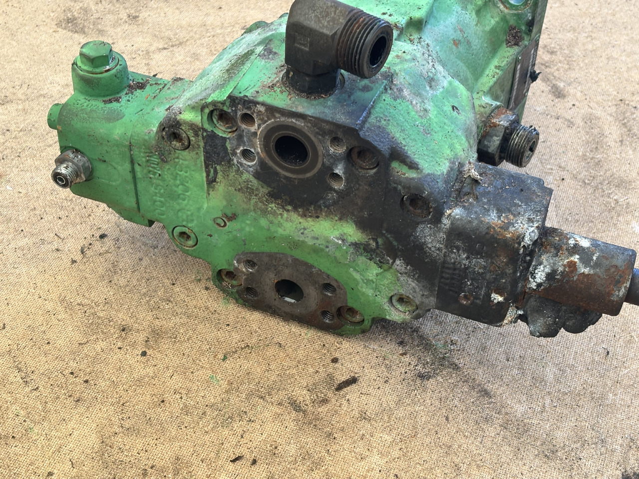 John Deere 8200 8300 8400 8500 Silnik hydrauliczny AXE83863 - Hydraulikmotor für Landmaschine: das Bild 2 John Deere 8200 8300 8400 8500 Silnik hydrauliczny AXE83863 - Hydraulikmotor für Landmaschine: das Bild 2