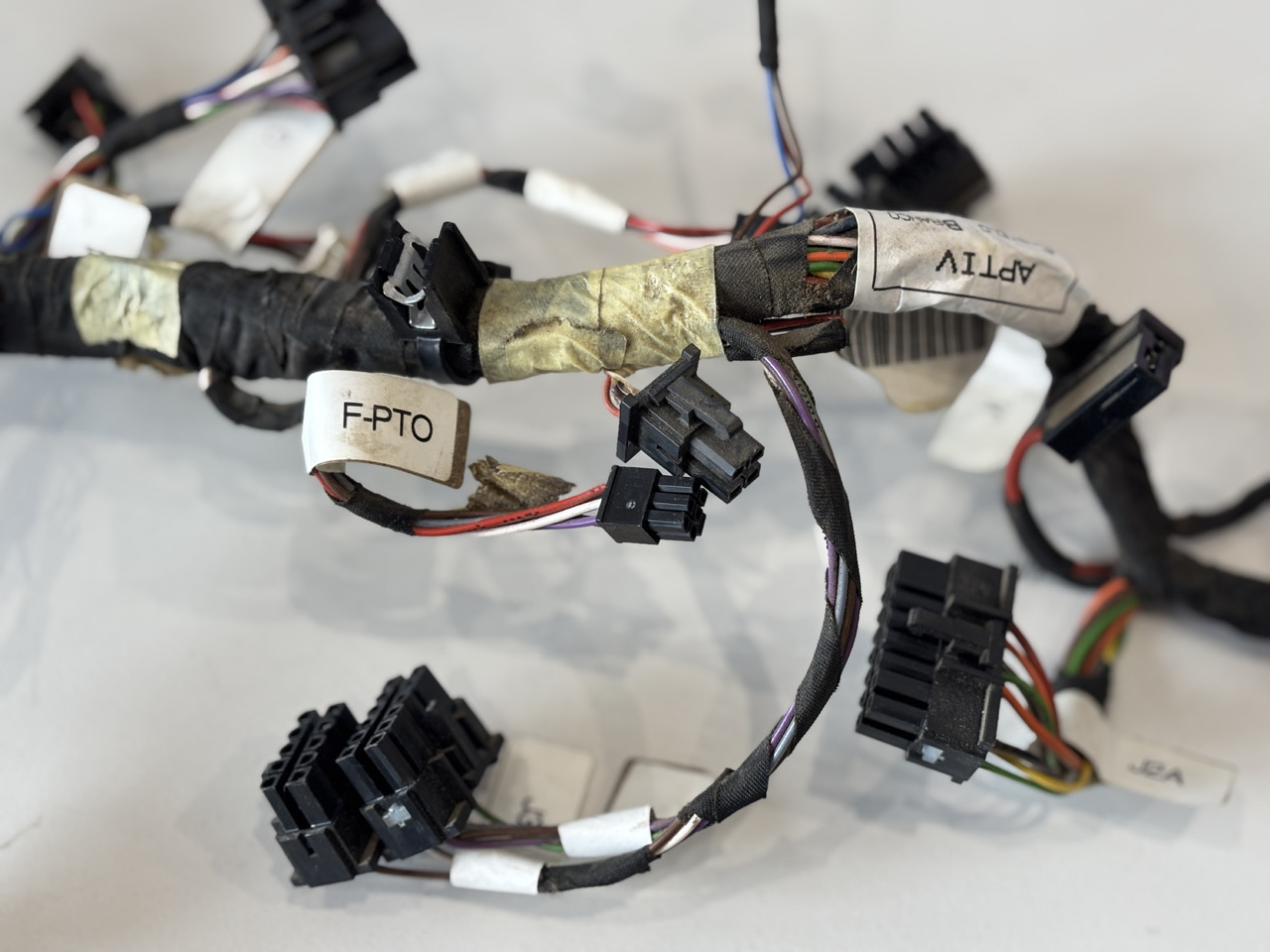 John Deere Wiązka Elektronika Kabli Podłokietnika NGOI MFTC AL222738 - Kabel/ Kabelbaum für Landmaschine: das Bild 3 John Deere Wiązka Elektronika Kabli Podłokietnika NGOI MFTC AL222738 - Kabel/ Kabelbaum für Landmaschine: das Bild 3