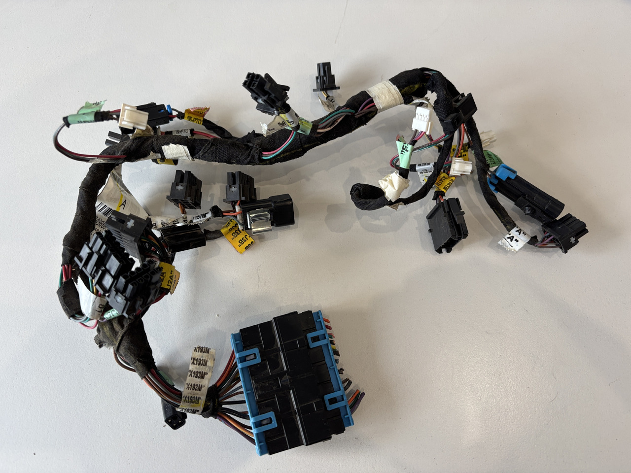 John Deere seria 6000 7000 8000 R - wiązka el. podłokietnika CommandARM RE566687 - Kabel/ Kabelbaum für Landmaschine: das Bild 1 John Deere seria 6000 7000 8000 R - wiązka el. podłokietnika CommandARM RE566687 - Kabel/ Kabelbaum für Landmaschine: das Bild 1