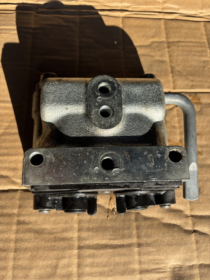 Massey Fergusson - zawór gniazdo hydrauliczne 3796260M1 ACP0307080 - Hydraulik ventil für Landmaschine: das Bild 1 Massey Fergusson - zawór gniazdo hydrauliczne 3796260M1 ACP0307080 - Hydraulik ventil für Landmaschine: das Bild 1