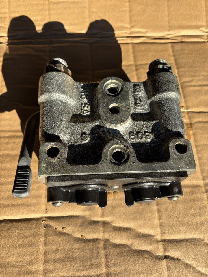 Massey Fergusson - zawór gniazdo hydrauliczne 3796260M1 ACP0307080 - Hydraulik ventil für Landmaschine: das Bild 3 Massey Fergusson - zawór gniazdo hydrauliczne 3796260M1 ACP0307080 - Hydraulik ventil für Landmaschine: das Bild 3