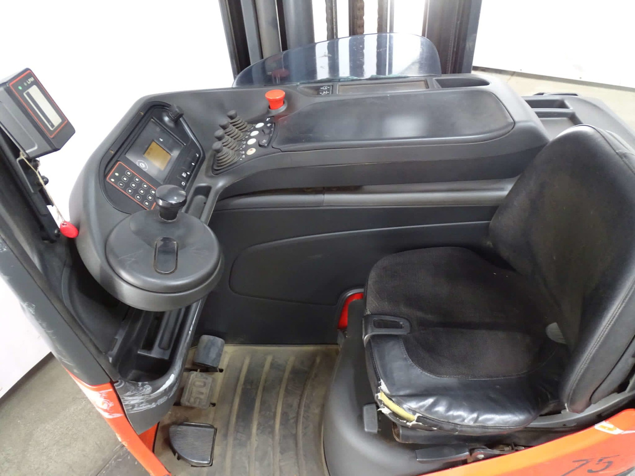Linde R14-01 - Schubmaststapler: das Bild 3 Linde R14-01 - Schubmaststapler: das Bild 3