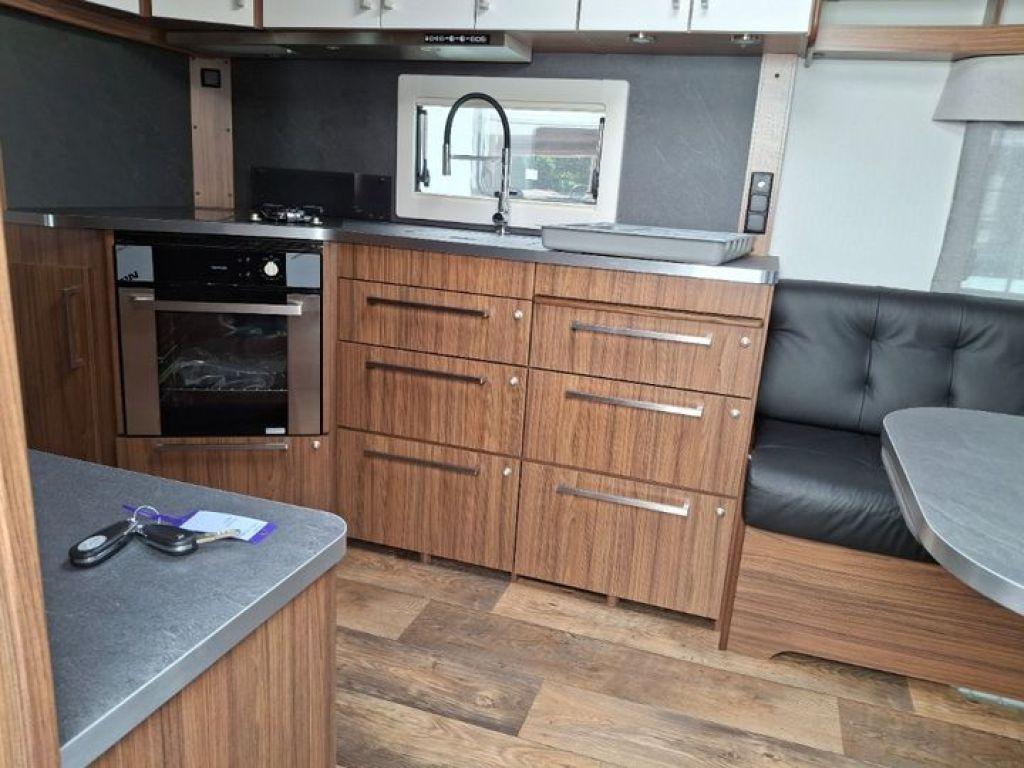 Polar 730 QA 30% RABATT LUXUS KLIMA AKTION - Wohnwagen: das Bild 5 Polar 730 QA 30% RABATT LUXUS KLIMA AKTION - Wohnwagen: das Bild 5