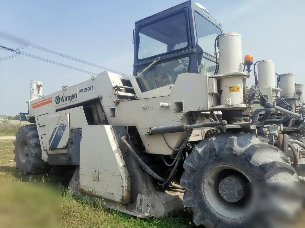 WIRTGEN WR2500 - Bodenstabilisierer: das Bild 2 WIRTGEN WR2500 - Bodenstabilisierer: das Bild 2