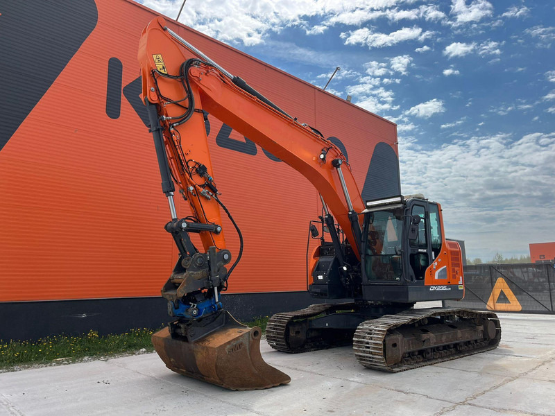 Doosan DX 235 LCR-5 3 D / ROTOTILT / CENTRAL LUBRICATION / AC - Kettenbagger: das Bild 2 Doosan DX 235 LCR-5 3 D / ROTOTILT / CENTRAL LUBRICATION / AC - Kettenbagger: das Bild 2