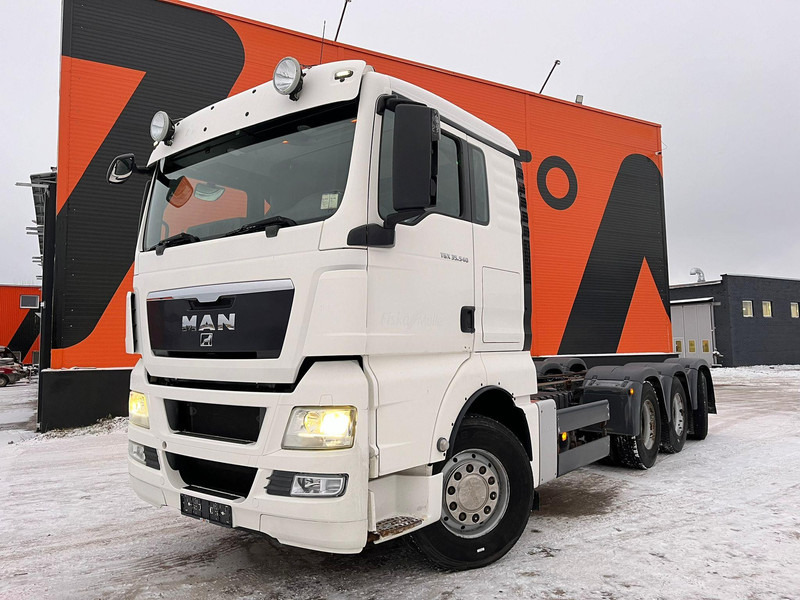 MAN TGX 35.540 8x4*4 9 TON FRONT AXLE / HYDRAULICS / PTO / INTARDER / CHASSIS L=6850 mm - Fahrgestell LKW: das Bild 2 MAN TGX 35.540 8x4*4 9 TON FRONT AXLE / HYDRAULICS / PTO / INTARDER / CHASSIS L=6850 mm - Fahrgestell LKW: das Bild 2