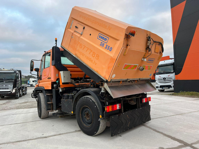 Kehrmaschine Mercedes-Benz UNIMOG U 300 4x4 TRILETY SK / 6918 hours: das Bild 10