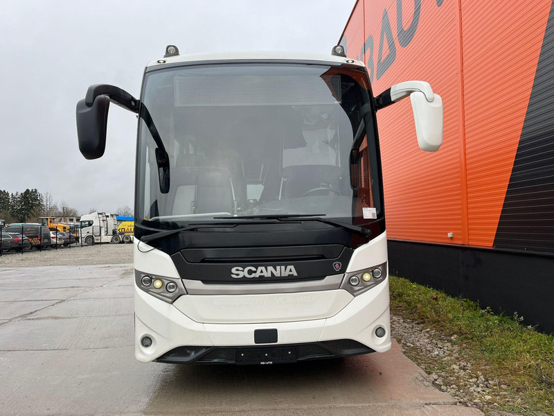 Scania K 450 6x2*4 Interlink 55 SEATS / AC / AUXILIARY HEATING / WHEELCHAIR LIFT / WC - Reisebus: das Bild 2 Scania K 450 6x2*4 Interlink 55 SEATS / AC / AUXILIARY HEATING / WHEELCHAIR LIFT / WC - Reisebus: das Bild 2