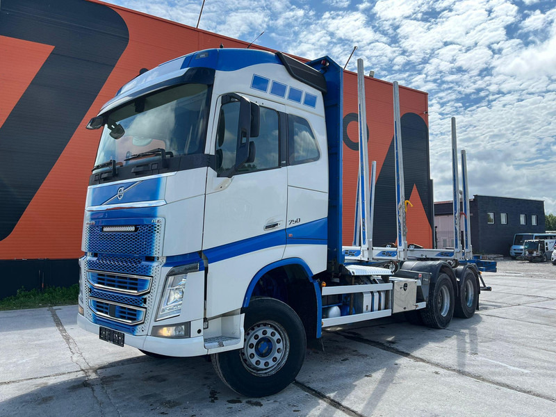 Volvo FH 16 750 6x4 HYDRAULICS - Holztransporter, Autokran: das Bild 1 Volvo FH 16 750 6x4 HYDRAULICS - Holztransporter, Autokran: das Bild 1