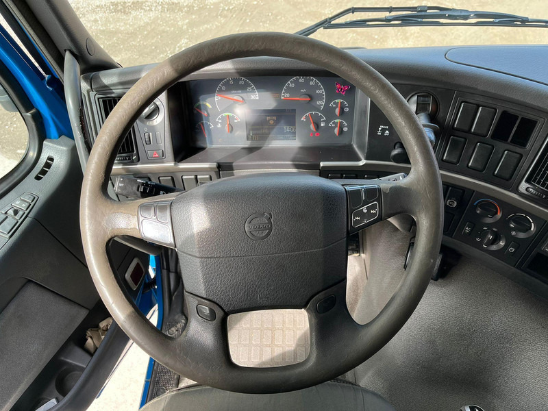 Pritsche LKW, Autokran Volvo FM 9 300 6x2*4 HIAB 085D-3 / PLATFORM L=6320 mm: das Bild 16