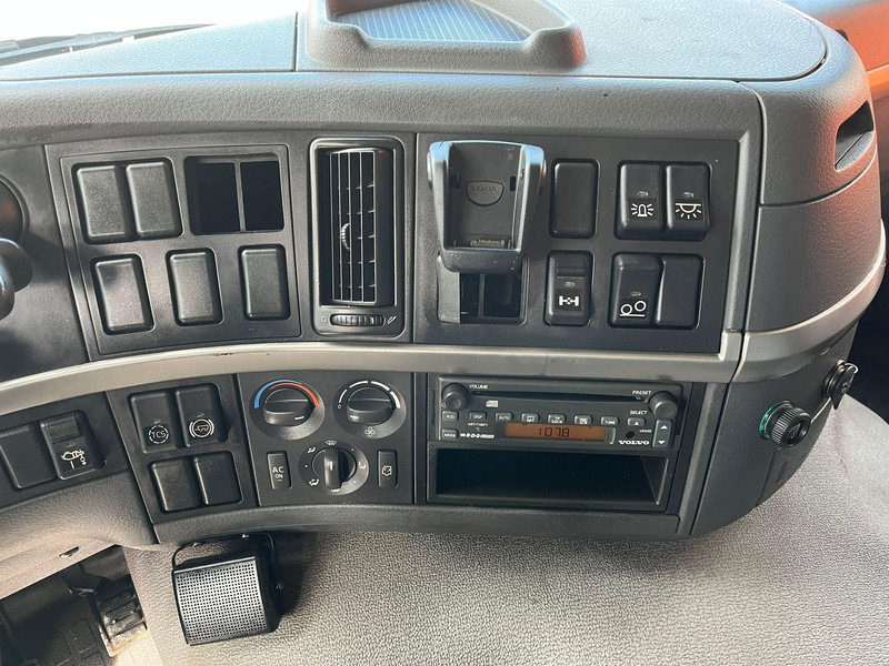 Pritsche LKW, Autokran Volvo FM 9 300 6x2*4 HIAB 085D-3 / PLATFORM L=6320 mm: das Bild 19