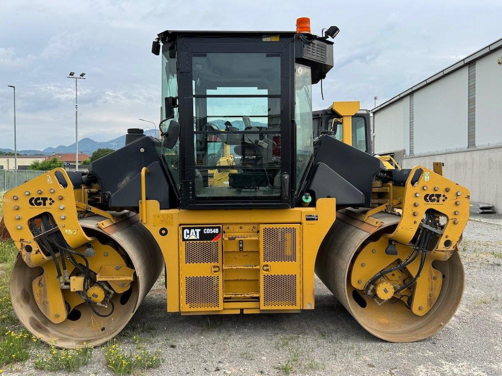 Caterpillar CD54B - Straßenwalze: das Bild 1 Caterpillar CD54B - Straßenwalze: das Bild 1