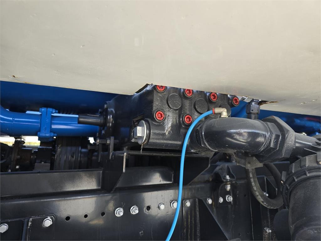 Kommunal-/ Sonderfahrzeug Renault 4x2 WUKO RIVARD for collecting liquid waste: das Bild 13 Kommunal-/ Sonderfahrzeug Renault 4x2 WUKO RIVARD for collecting liquid waste: das Bild 13