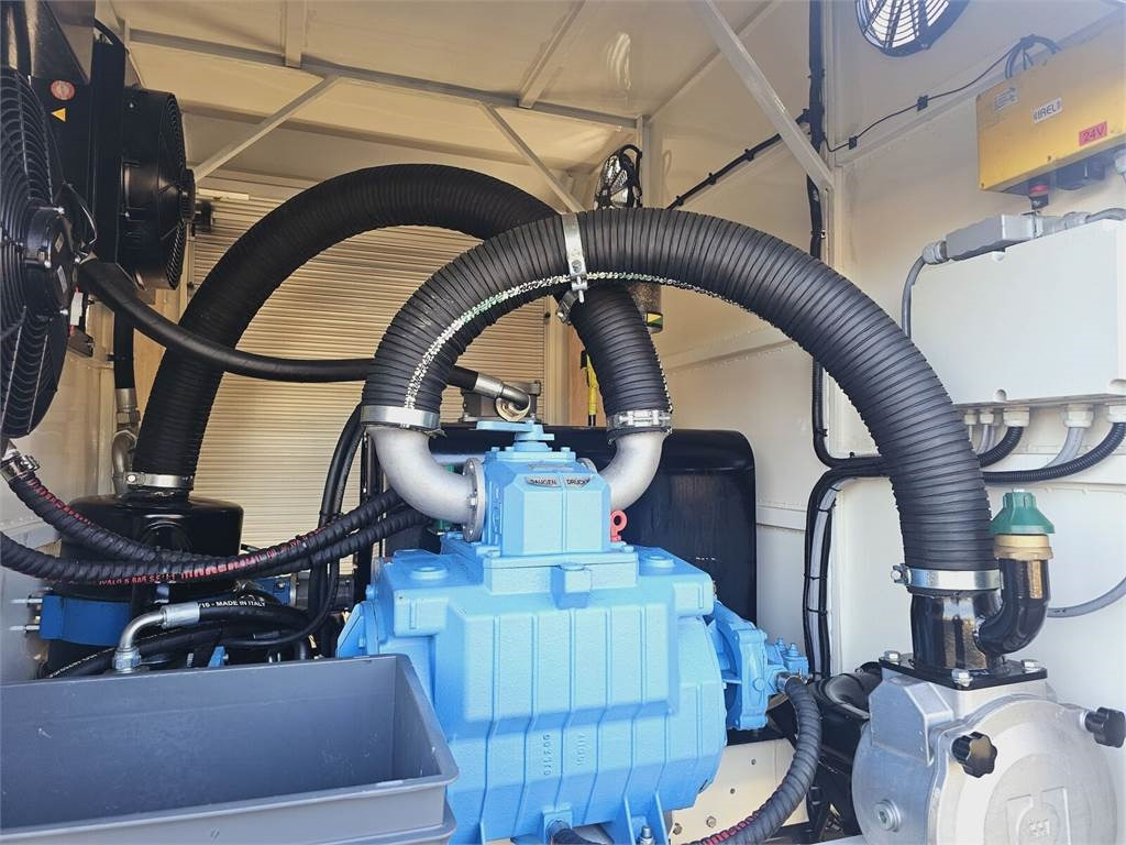 Saug-/ Spülfahrzeug Renault GAMA KANRO KOMBI 5000: das Bild 12