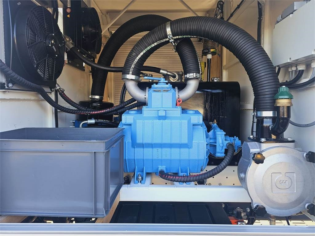 Saug-/ Spülfahrzeug Renault GAMA KANRO KOMBI 5000: das Bild 11