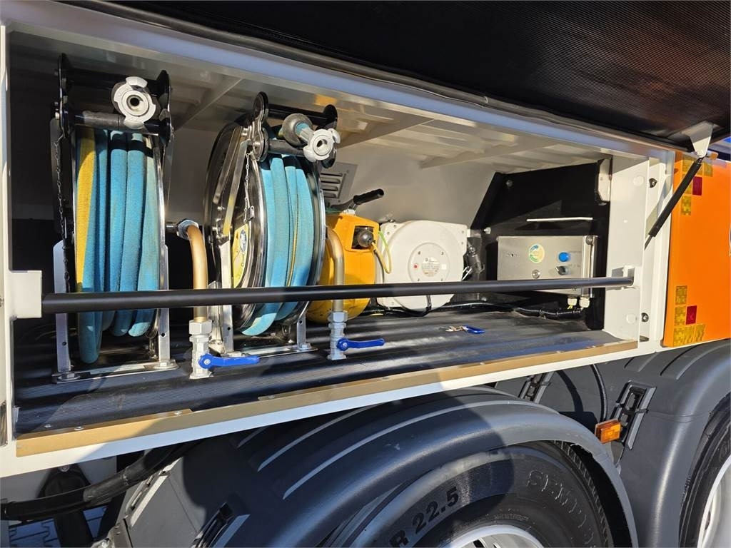 Scania V8 R580 MTS DINO 5 TRIPLE 54000V Saugbagger cleane - Bagger: das Bild 2 Scania V8 R580 MTS DINO 5 TRIPLE 54000V Saugbagger cleane - Bagger: das Bild 2