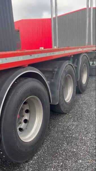 Pacton - Holzauflieger: das Bild 5 Pacton - Holzauflieger: das Bild 5