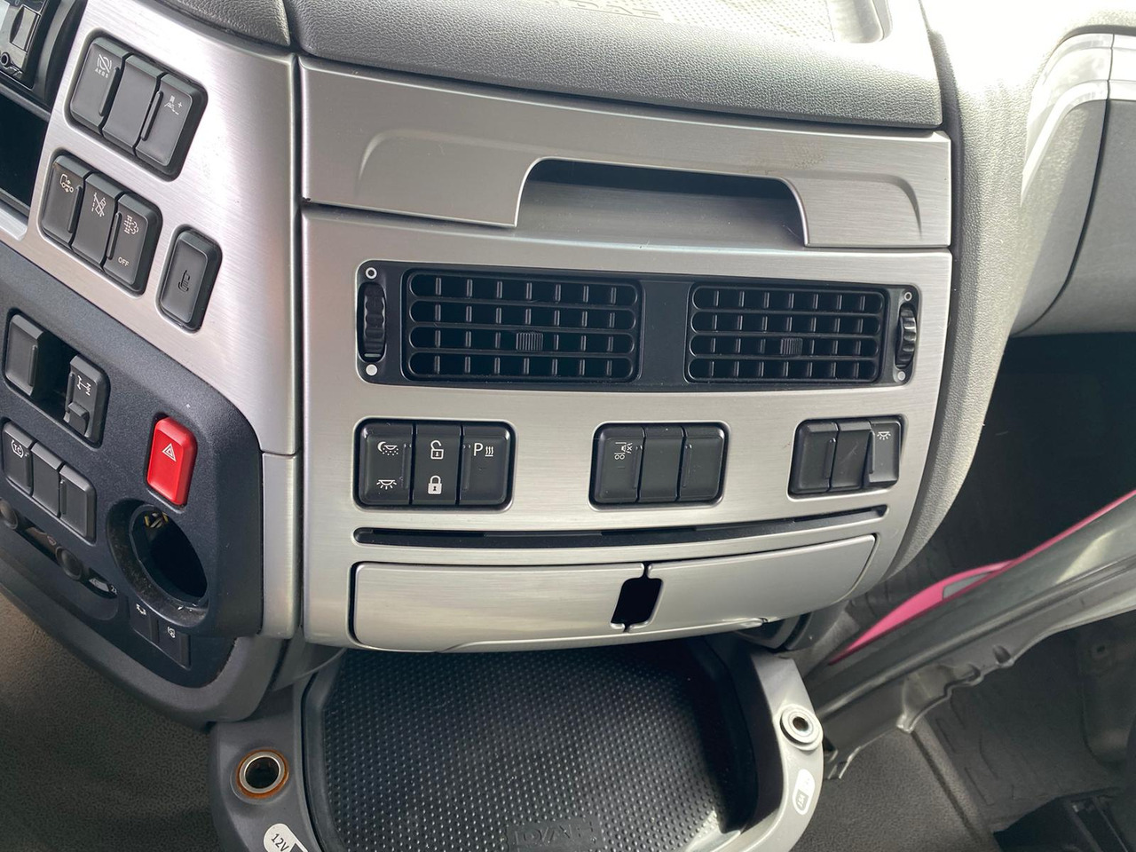 Sattelzugmaschine DAF XF 510 Super Space Cab: das Bild 15