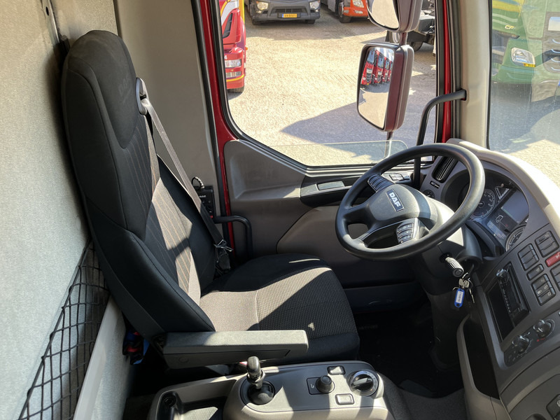 DAF LF 210 FA / 12 Ton / 339 dkm / Box / Loadlift / NL Truck - Koffer LKW: das Bild 3 DAF LF 210 FA / 12 Ton / 339 dkm / Box / Loadlift / NL Truck - Koffer LKW: das Bild 3