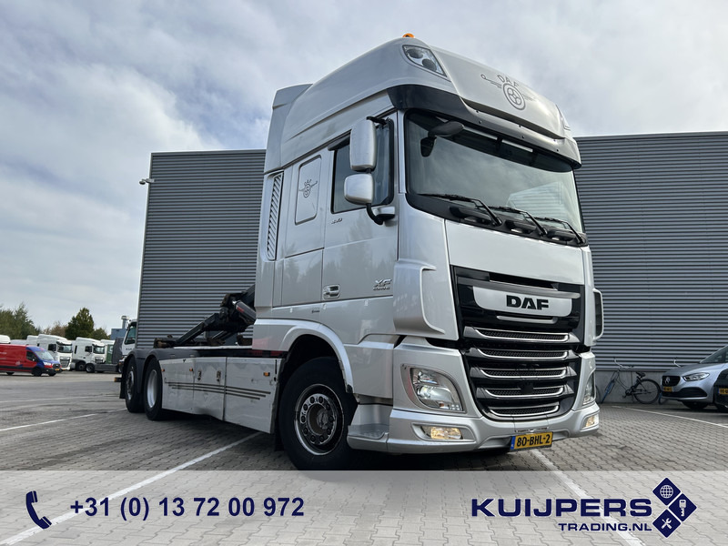 DAF XF 440 FAN SSC / Hiab Hook 21 Ton / 557 dkm / 9 Ton Front Axle - Abrollkipper, Autokran: das Bild 1 DAF XF 440 FAN SSC / Hiab Hook 21 Ton / 557 dkm / 9 Ton Front Axle - Abrollkipper, Autokran: das Bild 1
