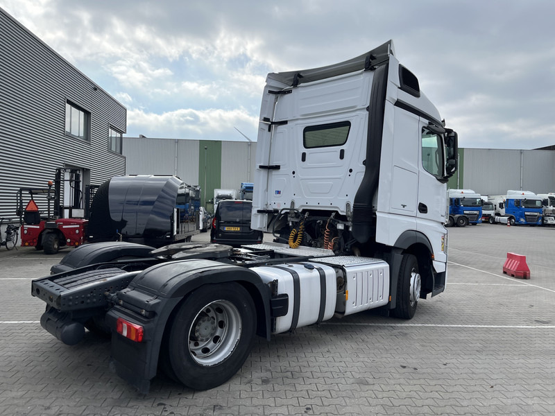 Mercedes-Benz Actros 1842 Streamspace / 724 dkm / 2 Tanks / Stand Airco / NL Truck - Sattelzugmaschine: das Bild 2 Mercedes-Benz Actros 1842 Streamspace / 724 dkm / 2 Tanks / Stand Airco / NL Truck - Sattelzugmaschine: das Bild 2
