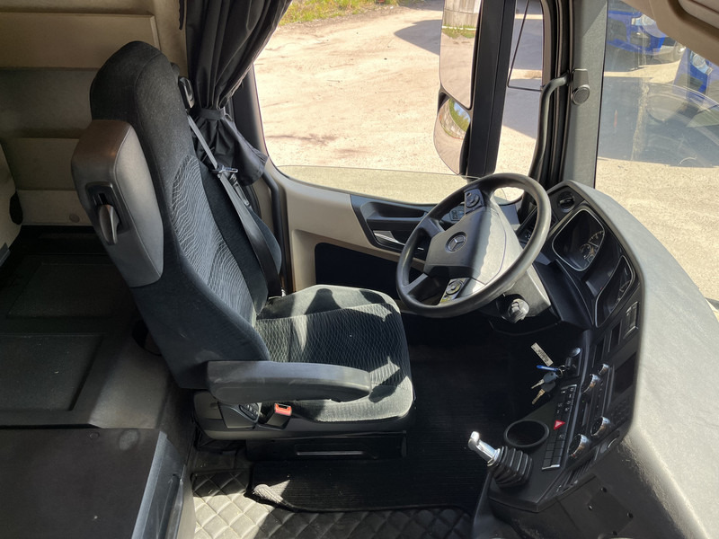 Mercedes-Benz Actros 1842 Streamspace / 897 dkm / 2 Tanks / NL Truck - Sattelzugmaschine: das Bild 3 Mercedes-Benz Actros 1842 Streamspace / 897 dkm / 2 Tanks / NL Truck - Sattelzugmaschine: das Bild 3