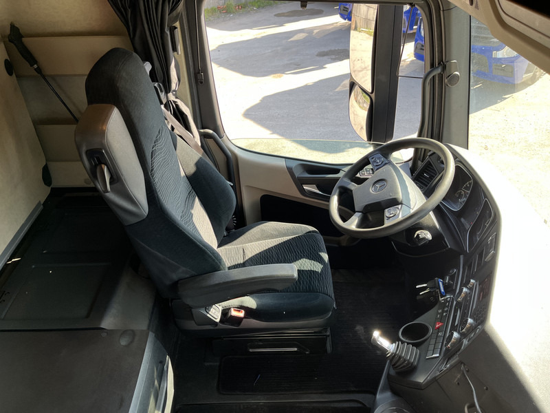 Mercedes-Benz Actros 1842 Streamspace / 945 dkm / 2 Tanks / NL Truck - Sattelzugmaschine: das Bild 3 Mercedes-Benz Actros 1842 Streamspace / 945 dkm / 2 Tanks / NL Truck - Sattelzugmaschine: das Bild 3