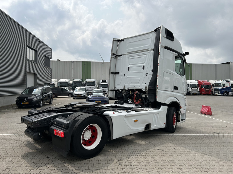 Mercedes-Benz Actros 1845 Gigaspace / 549 dkm / 2 Tanks / Stand Airco / New Tacho V2 - Sattelzugmaschine: das Bild 2 Mercedes-Benz Actros 1845 Gigaspace / 549 dkm / 2 Tanks / Stand Airco / New Tacho V2 - Sattelzugmaschine: das Bild 2