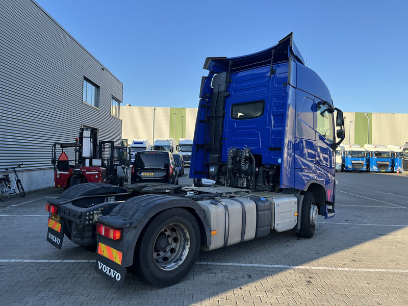 Volvo FH 420 Globetrotter / 790 dkm / 2 Tanks / VEB+ / NL Truck - Sattelzugmaschine: das Bild 2 Volvo FH 420 Globetrotter / 790 dkm / 2 Tanks / VEB+ / NL Truck - Sattelzugmaschine: das Bild 2