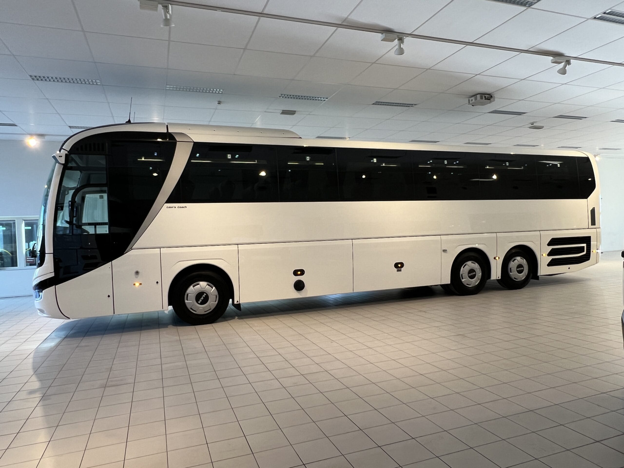 MAN Lions Coach R09 Euro 6E (Dark Edition) - Reisebus: das Bild 4 MAN Lions Coach R09 Euro 6E (Dark Edition) - Reisebus: das Bild 4