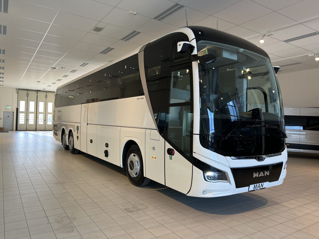 MAN Lions Coach R09 Euro 6E (Dark Edition) - Reisebus: das Bild 1 MAN Lions Coach R09 Euro 6E (Dark Edition) - Reisebus: das Bild 1