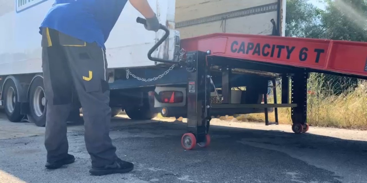 NEU: Verladerampe AZ RAMP PRIME XS-6 mobile loading ramp: das Bild 8 NEU: Verladerampe AZ RAMP PRIME XS-6 mobile loading ramp: das Bild 8