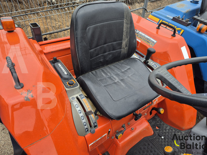 Kubota GL 240 - Traktor: das Bild 5 Kubota GL 240 - Traktor: das Bild 5