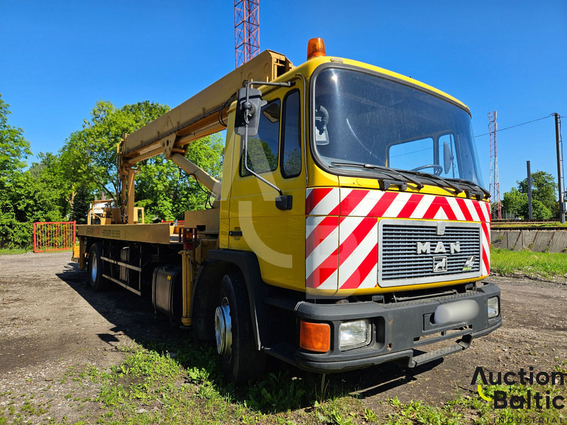MAN M90 - LKW mit Arbeitsbühne: das Bild 2 MAN M90 - LKW mit Arbeitsbühne: das Bild 2