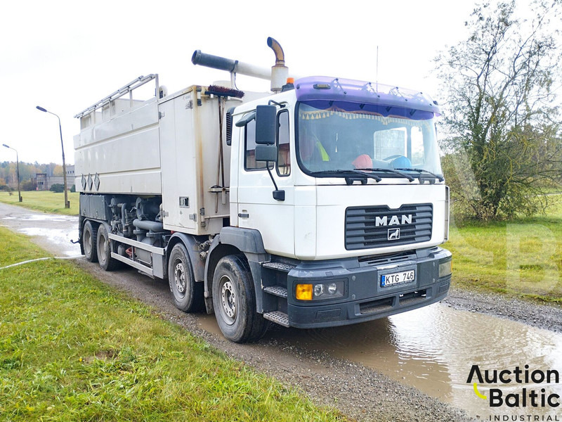 MAN T 46 - Saug-/ Spülfahrzeug: das Bild 2 MAN T 46 - Saug-/ Spülfahrzeug: das Bild 2