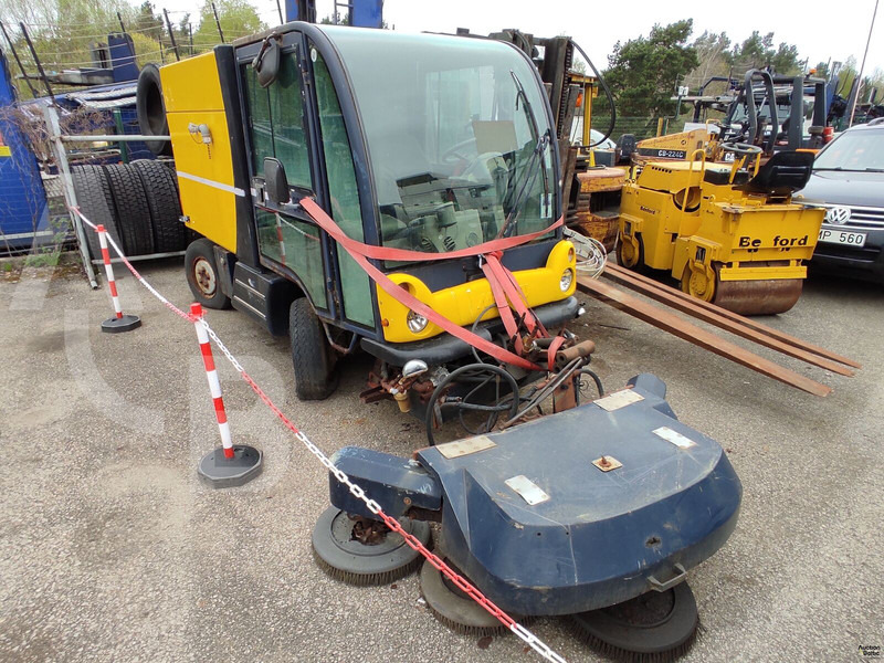 Mathieu Azura - Kehrmaschine: das Bild 3 Mathieu Azura - Kehrmaschine: das Bild 3