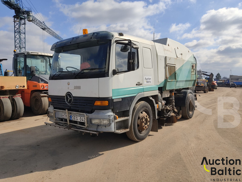 Mercedes-Benz 1517 - Kehrmaschine: das Bild 1 Mercedes-Benz 1517 - Kehrmaschine: das Bild 1