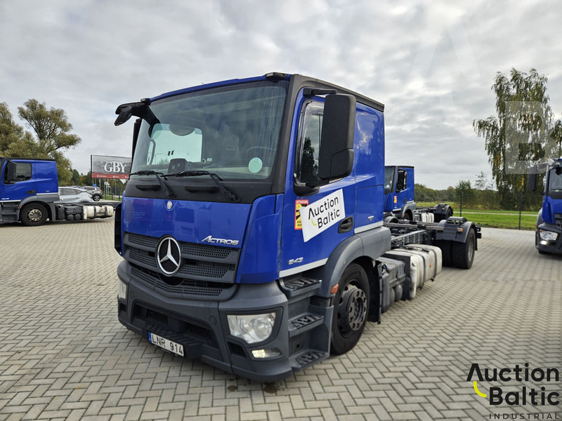 Mercedes-Benz Actros 1843 - Fahrgestell LKW: das Bild 2 Mercedes-Benz Actros 1843 - Fahrgestell LKW: das Bild 2