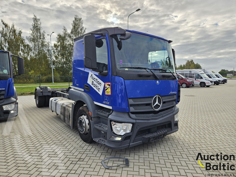 Mercedes-Benz Actros 1843 - Fahrgestell LKW: das Bild 2 Mercedes-Benz Actros 1843 - Fahrgestell LKW: das Bild 2