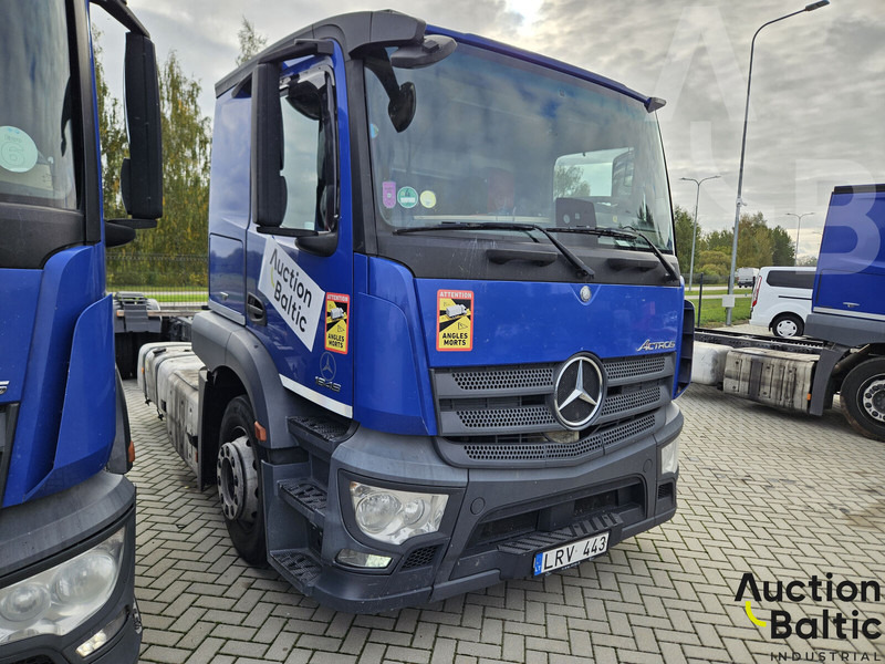 Mercedes-Benz Actros 1843 - Fahrgestell LKW: das Bild 2 Mercedes-Benz Actros 1843 - Fahrgestell LKW: das Bild 2