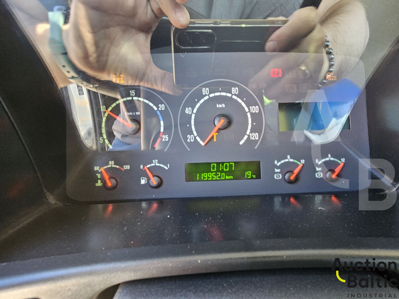 LKW mit Arbeitsbühne Scania P 310: das Bild 12